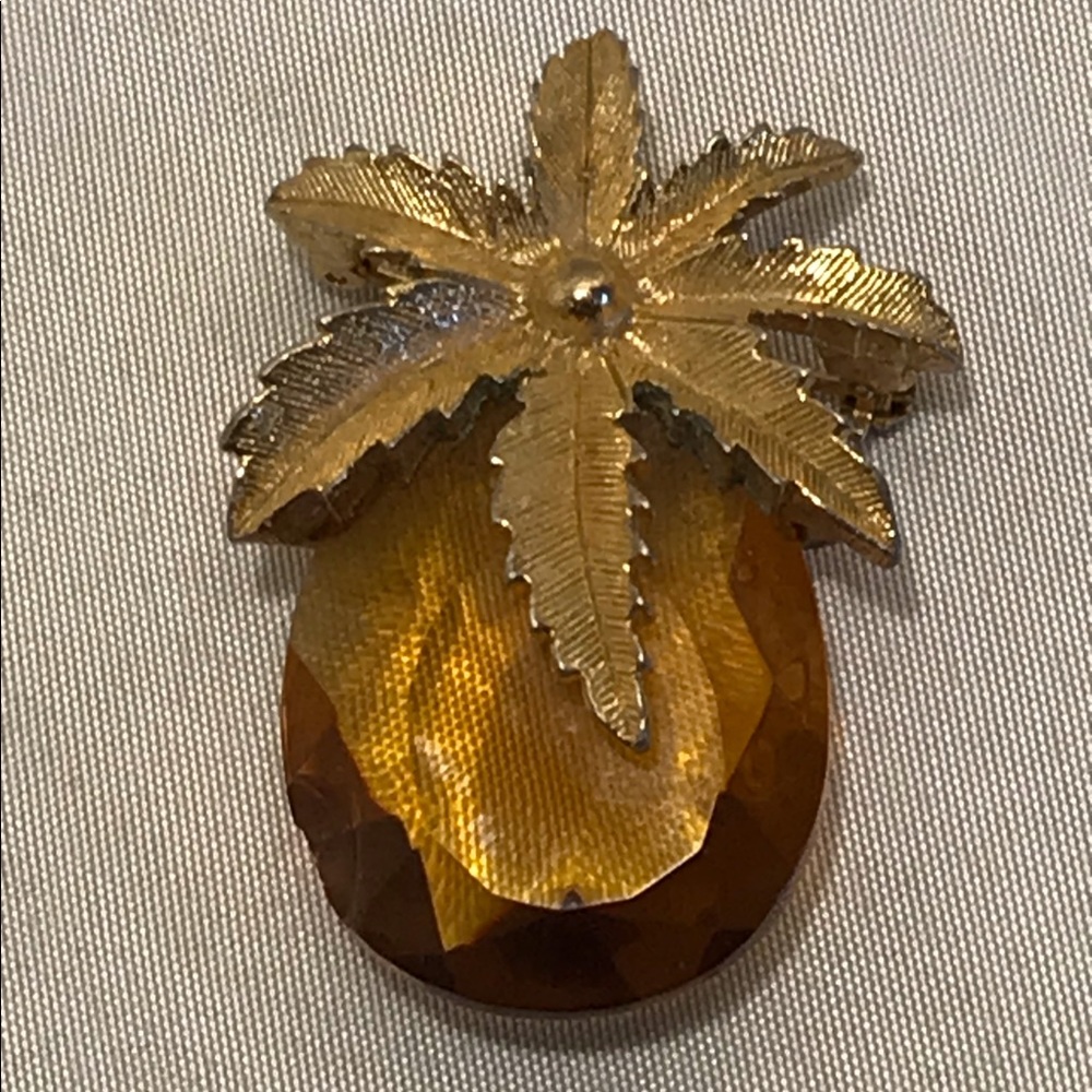 🔆 Sarah Coventry vintage gemstone brooch